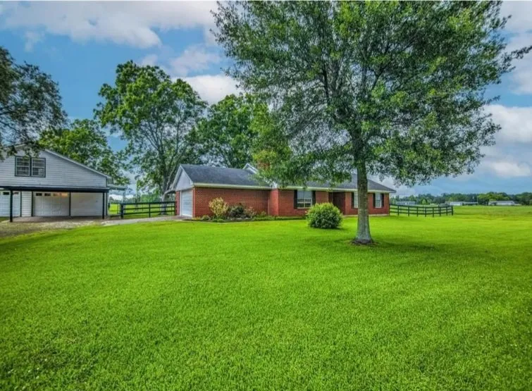 Expert garden landscaping for residential properties across Dayton, TX - SE Services