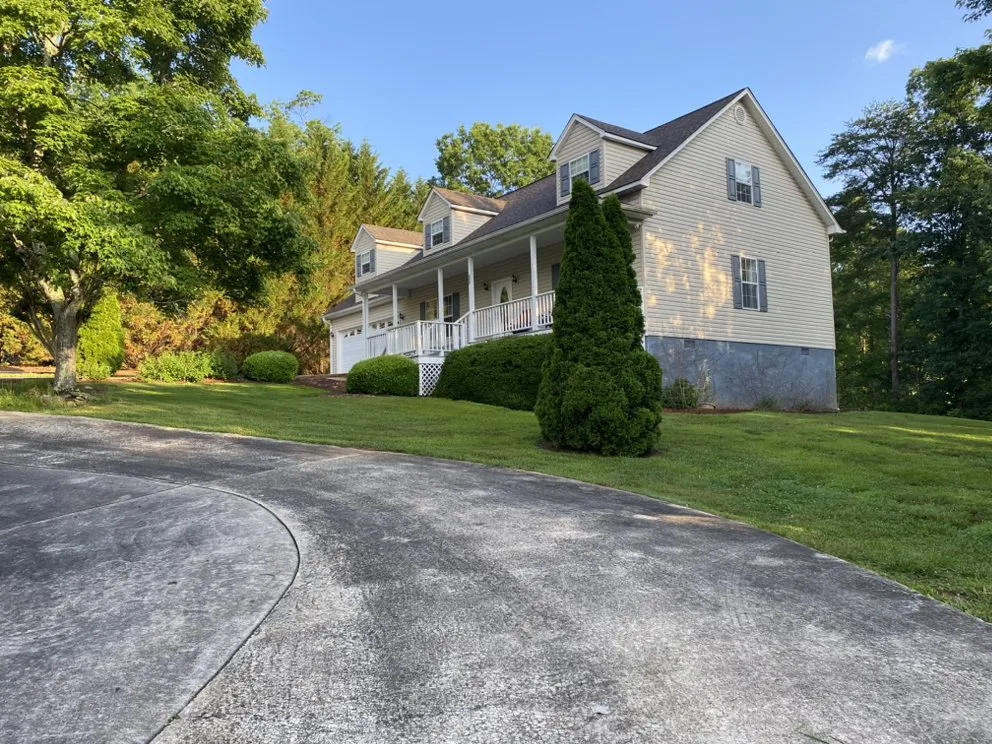 Professional lawn mowing service in Cleveland, GA - Seabolt’s Lawn Care