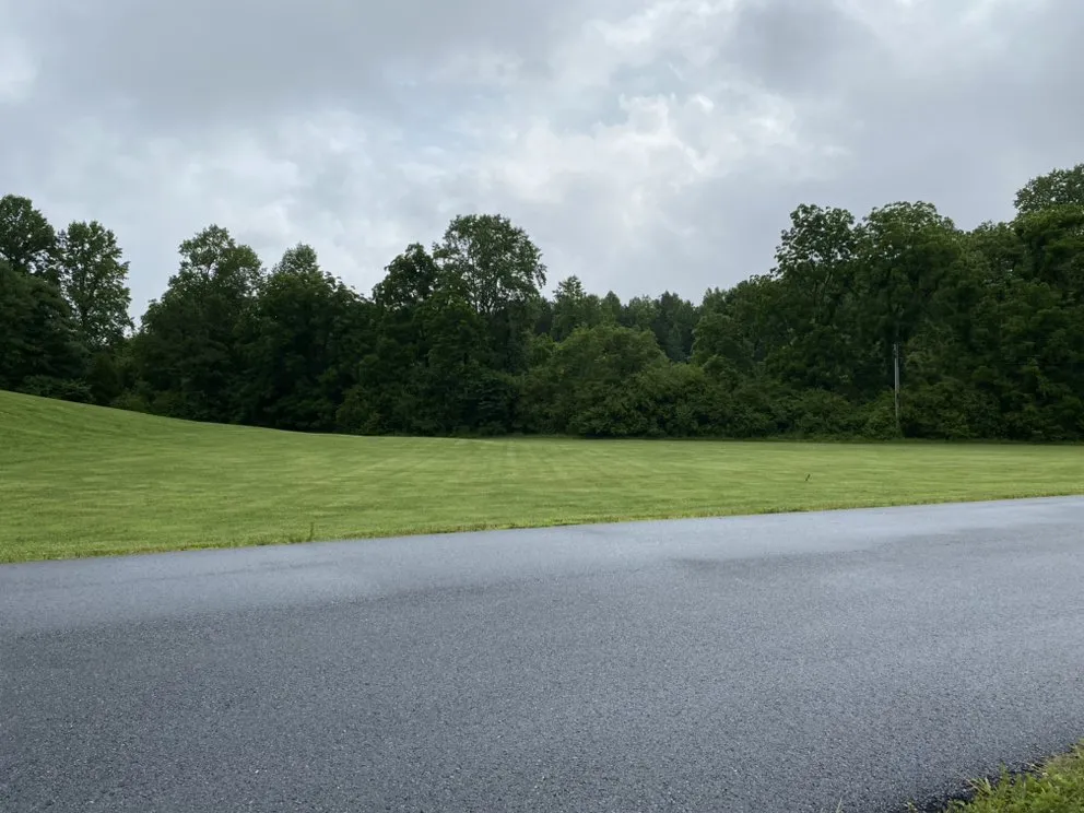 Custom yard cleanup service for year-round maintenance in Cleveland, GA by Seabolt’s Lawn Care