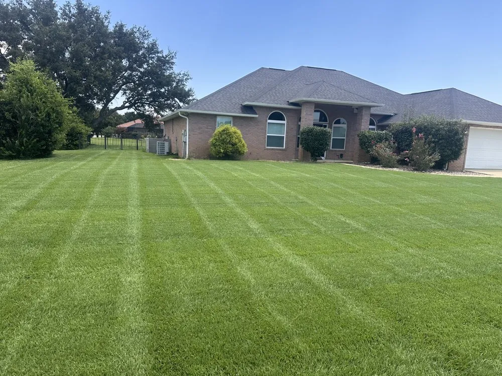 Professional residential landscaping experts serving Navarre, FL - Seabreeze Property Service