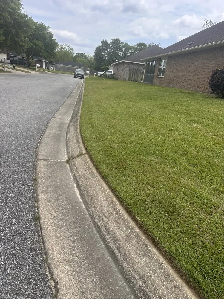 Custom lawn mowing service in Navarre, FL by Seabreeze Property Service