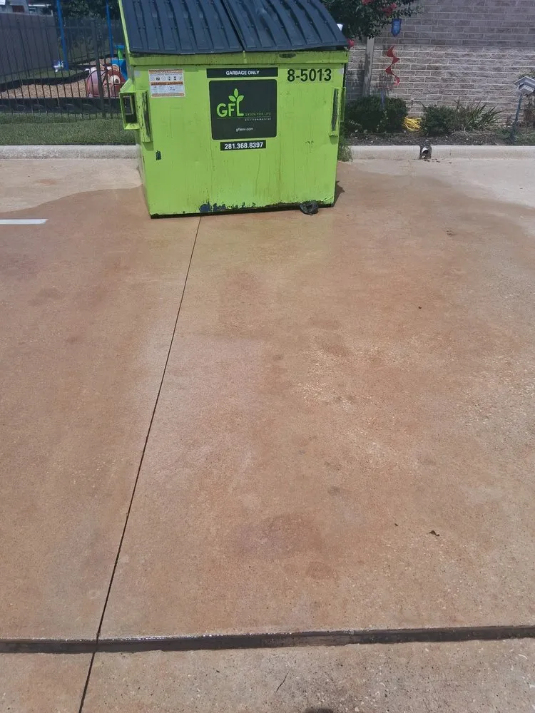 Custom lawn mowing service in Magnolia, TX - Seamless Solutions