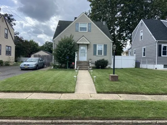 Sean’s Lawn Care Services Logo