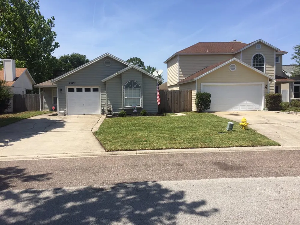 Expert residential landscaping experts serving Jacksonville Beach, FL - Seans Lawns