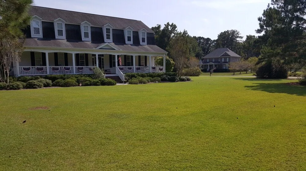 Top-rated lawn mowing service in Wilmington, NC by Sean's Lawn's