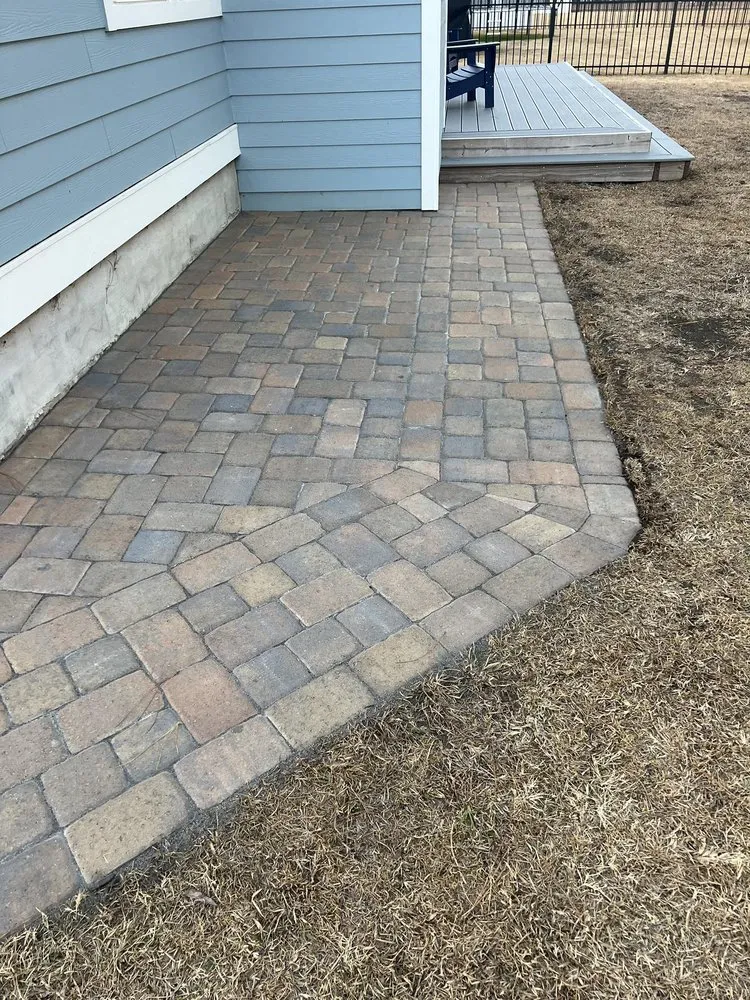 Top-rated lawn care service experts serving Holly Ridge, NC - Seaside Custom Pavers & Edging