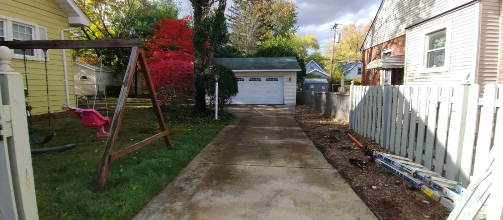 Reliable outdoor landscaping for beautiful yards in Dearborn Heights, MI by Season pros