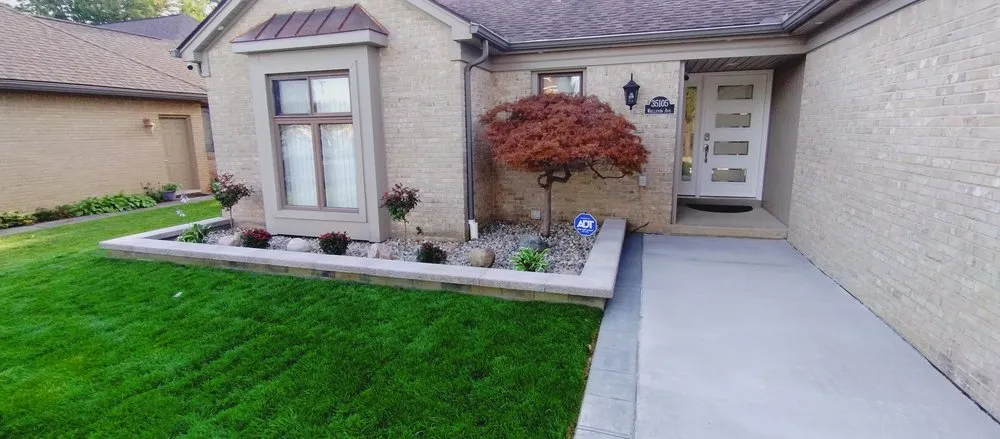 Local yard cleanup service in Dearborn Heights, MI by Season pros