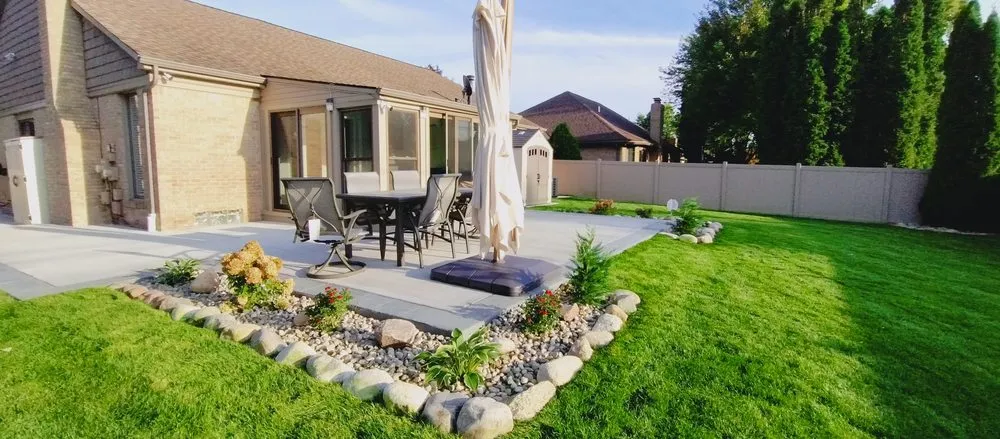 Local yard cleanup service in Dearborn Heights, MI by Season pros