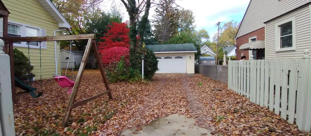 Top-rated lawn care service in Dearborn Heights, MI - Season pros