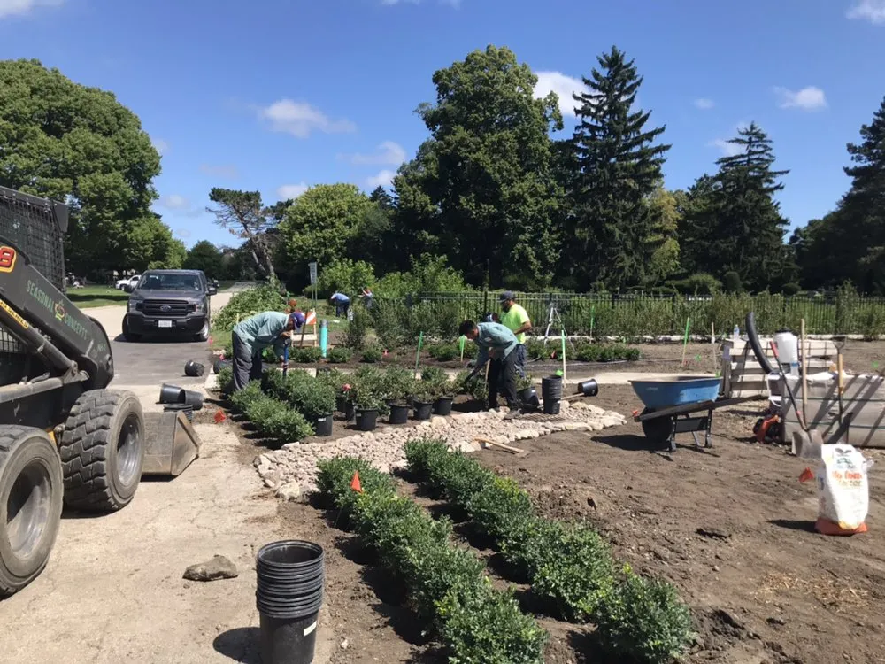 Local landscape installation experts serving South Elgin, IL - Seasonal Concepts