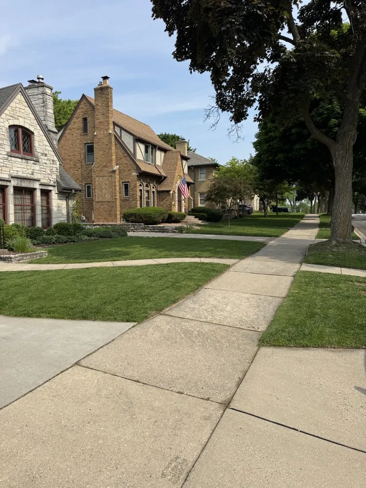 Custom landscape installation in Milwaukee, WI - Seasonal Edge