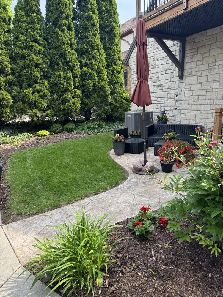 Expert garden landscaping for residential properties in Milwaukee, WI by Seasonal Edge