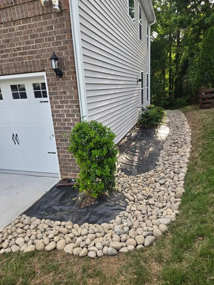 Local yard cleanup service in Clayton, NC by Seasonal Images Landscapes