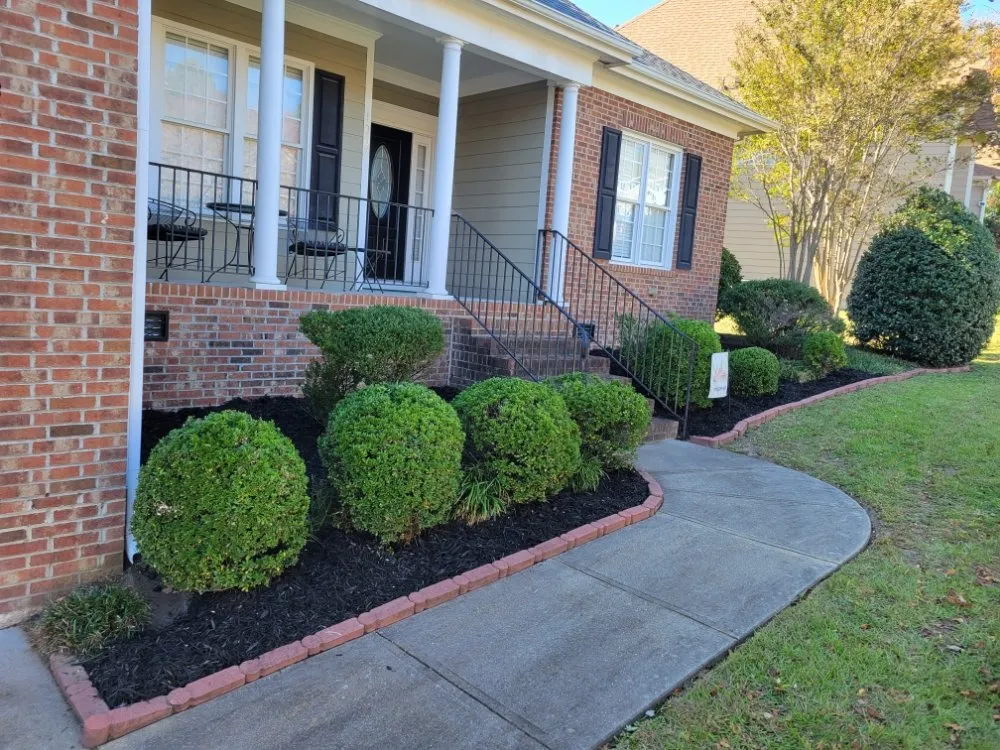 Professional lawn care service in Clayton, NC - Seasonal Images Landscapes