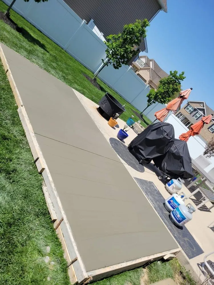 Expert yard maintenance for beautiful yards across Springfield, IL - Seasoned Builders