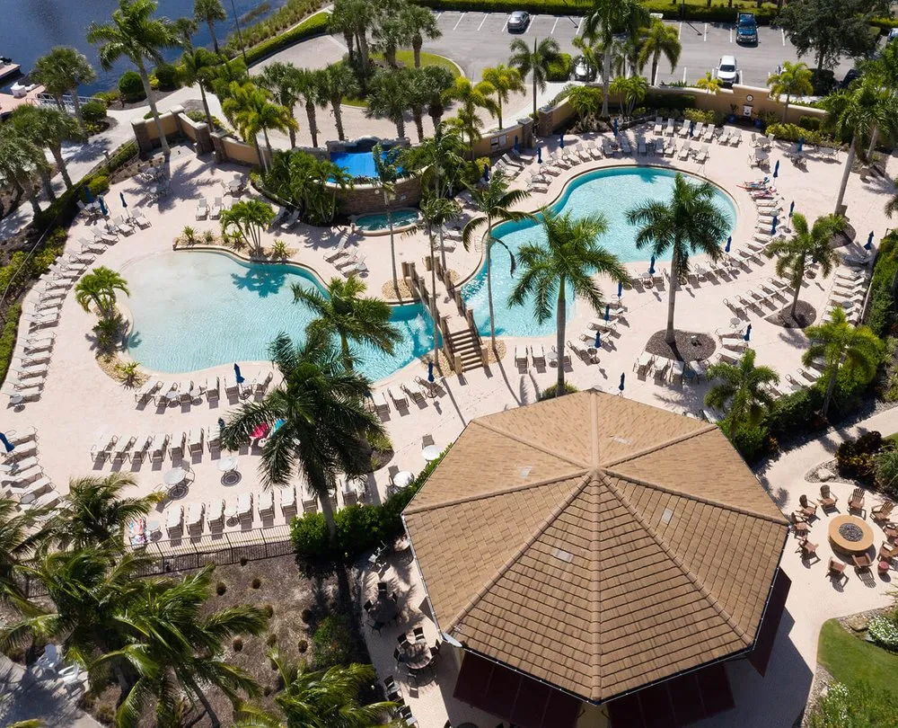 Custom yard cleanup service in Naples, FL - Seasons Service Select