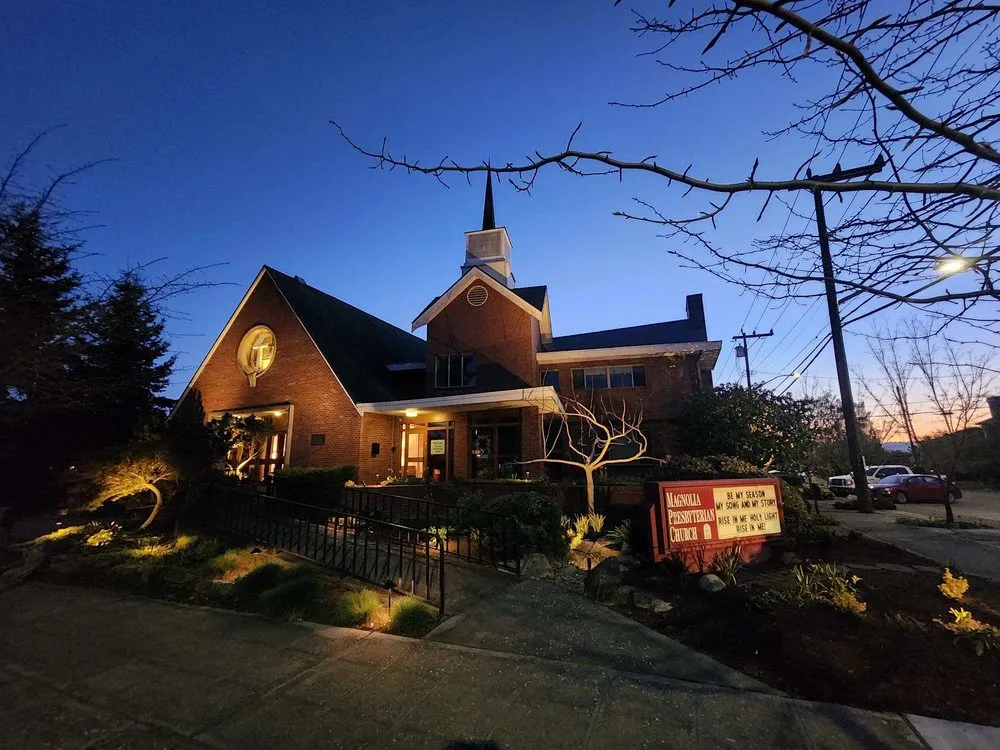 Expert landscape design for homes in Seattle, WA by Seattle Sustainable Landscapes