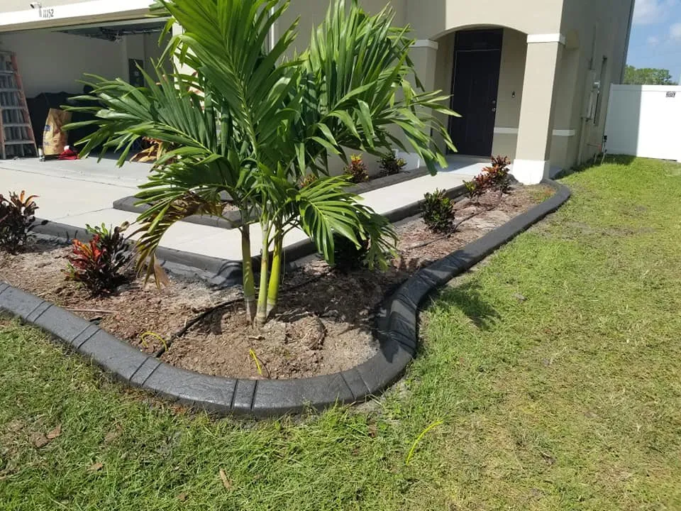 Top-rated garden landscaping in Wimauma, FL by Second 2 None Artisan Landscape Curbing