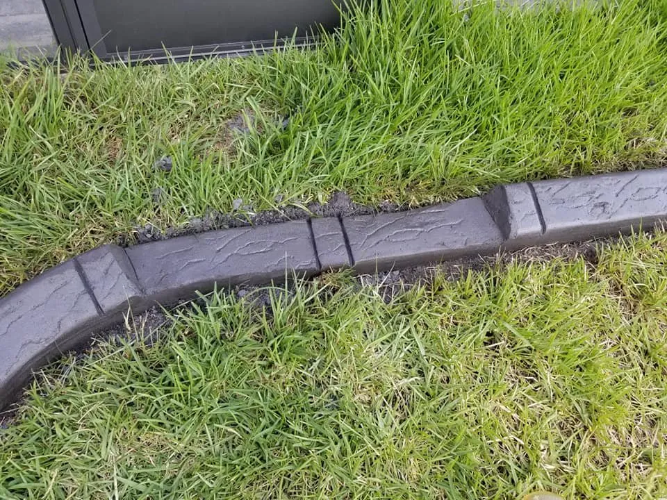 Professional residential landscaping in Wimauma, FL - Second 2 None Artisan Landscape Curbing