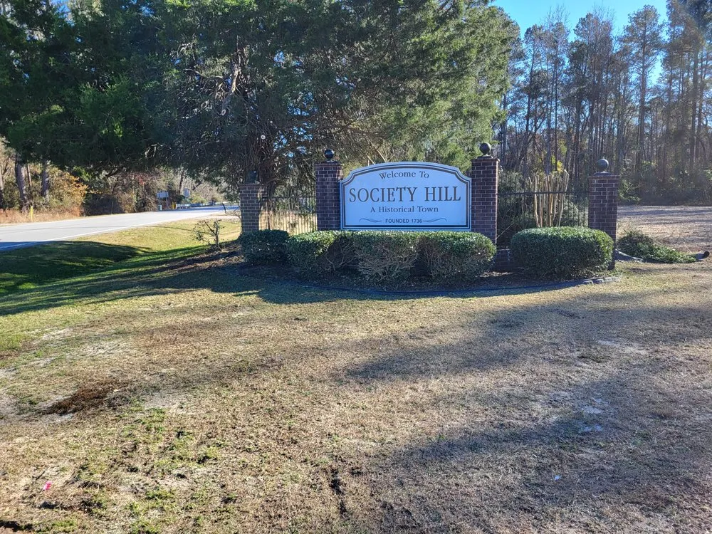 Professional garden landscaping in Effingham, SC by Seegars lawn Service