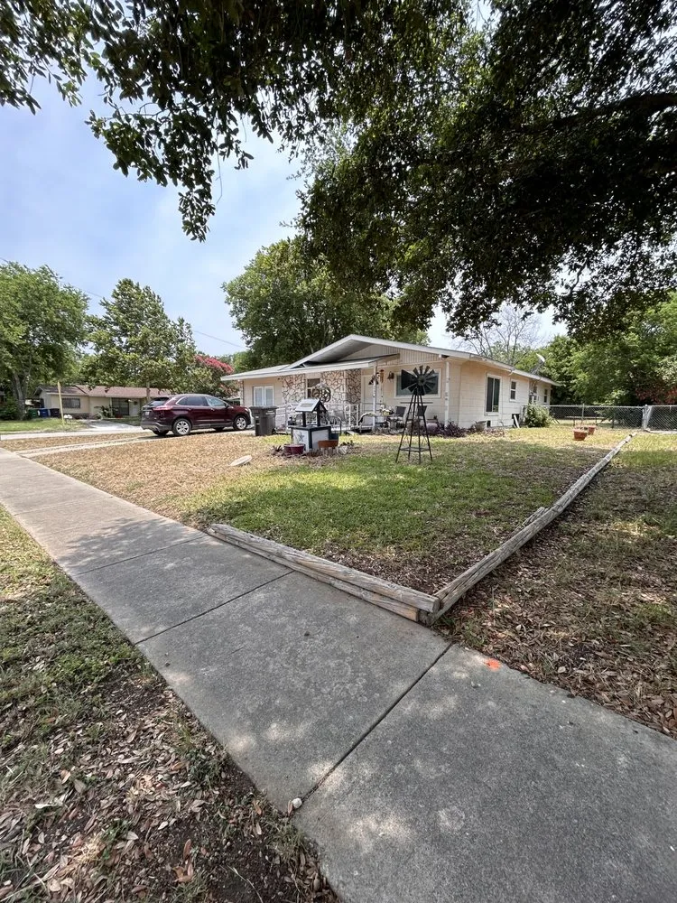 Local lawn mowing service experts serving San Antonio, TX - Seguras Greens Lawncare