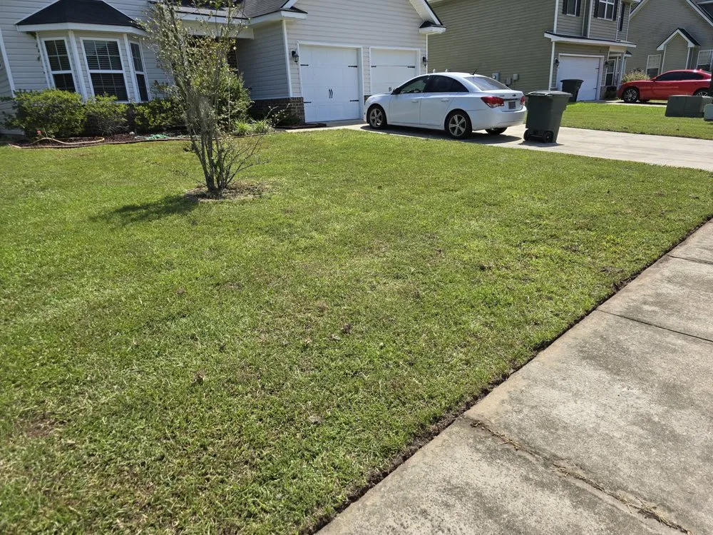 Custom yard maintenance in Hinesville, GA - SeLecT Landscaping and Design