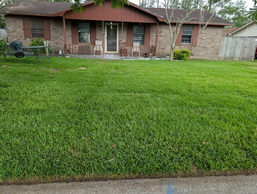 Local outdoor landscaping in Hinesville, GA by SeLecT Landscaping and Design