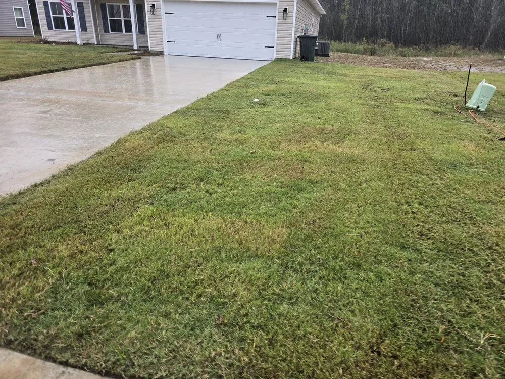 Expert yard maintenance experts serving Hinesville, GA - SeLecT Landscaping and Design