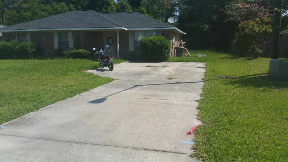 Professional yard cleanup service experts serving Hinesville, GA - SeLecT Landscaping and Design