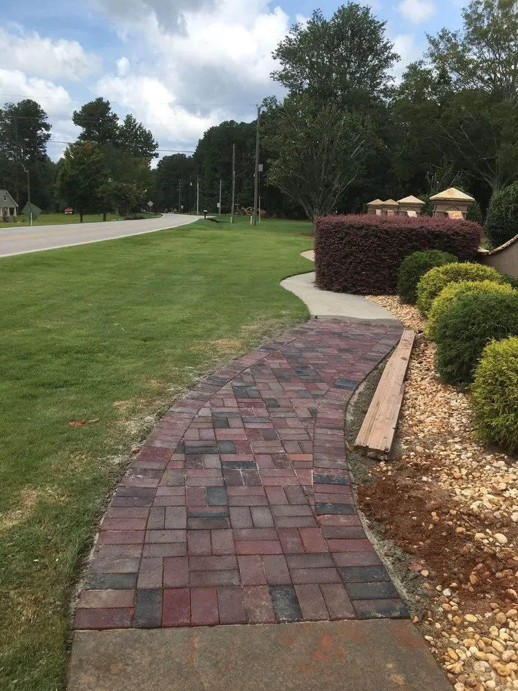 Reliable yard maintenance experts serving Gainesville, FL - Select Scape Landscape