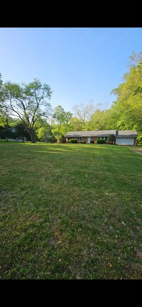 Affordable lawn mowing service in Lothian, MD - Sellman's Lawn Care