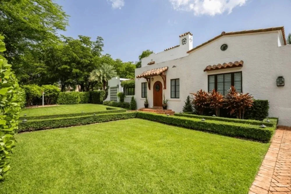 Trusted residential landscaping for outdoor upgrades in Houston, TX by Selvin Landscaping