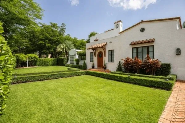 Selvin Landscaping Logo