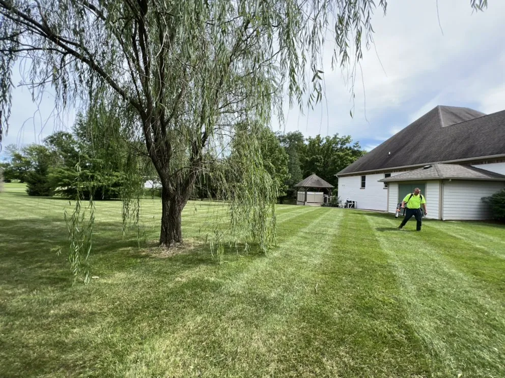 Custom lawn care service experts serving Franklin, IN - Semper Solutions