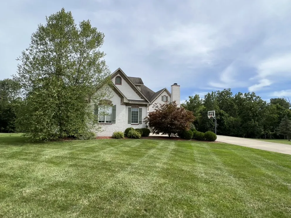 Trusted lawn mowing service experts serving Franklin, IN - Semper Solutions