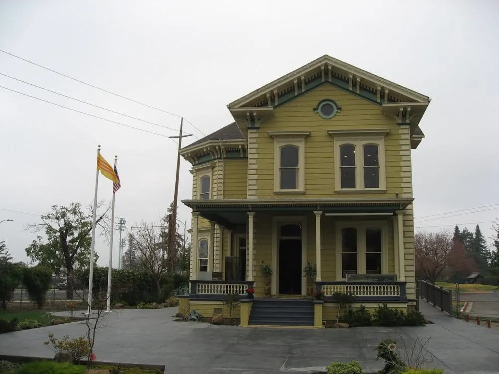Custom outdoor landscaping for year-round maintenance in Sanford, FL by Sena Hardscape