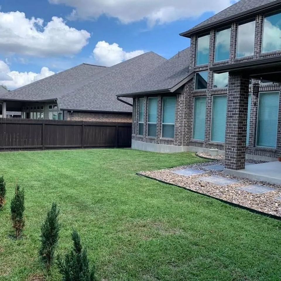 Custom lawn mowing service in San Antonio, TX by Sendero Lawn Maintenance