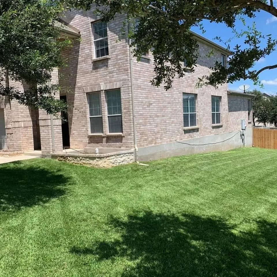 Trusted landscaping services for residential properties in San Antonio, TX by Sendero Lawn Maintenance