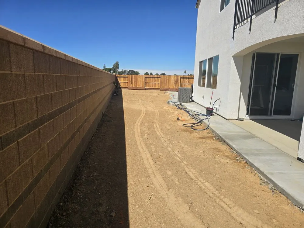 Custom lawn mowing service for beautiful yards in Elk Grove, CA by Sen's landscaping