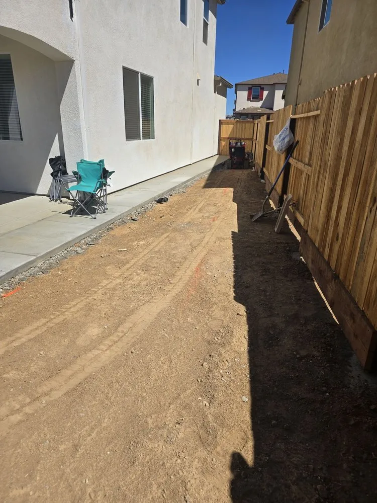 Custom yard cleanup service for beautiful yards across Elk Grove, CA - Sen's landscaping