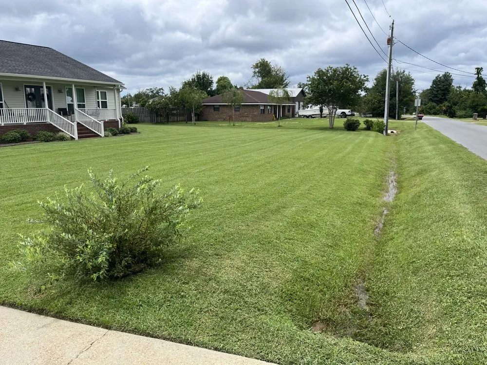 Custom garden landscaping for beautiful yards in Lynn Haven, FL by Senterfitt Lawn Care