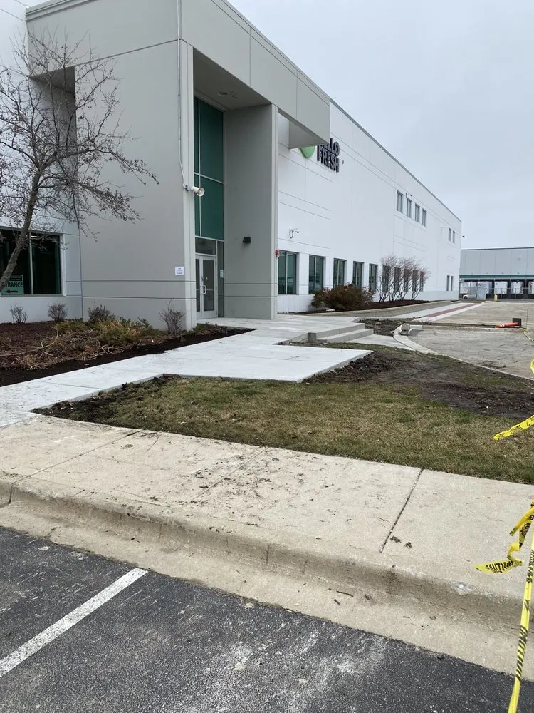 Reliable lawn mowing service experts serving Oakbrook Terrace, IL - Serenity Landscape Group