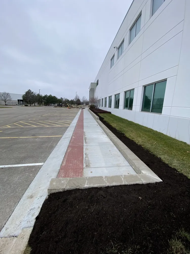 Top-rated yard maintenance in Oakbrook Terrace, IL by Serenity Landscape Group