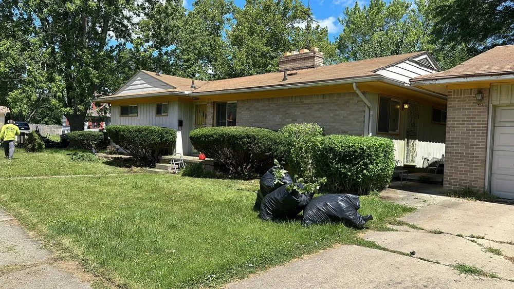 Custom lawn care service experts serving Flint, MI - Serenity Property Management