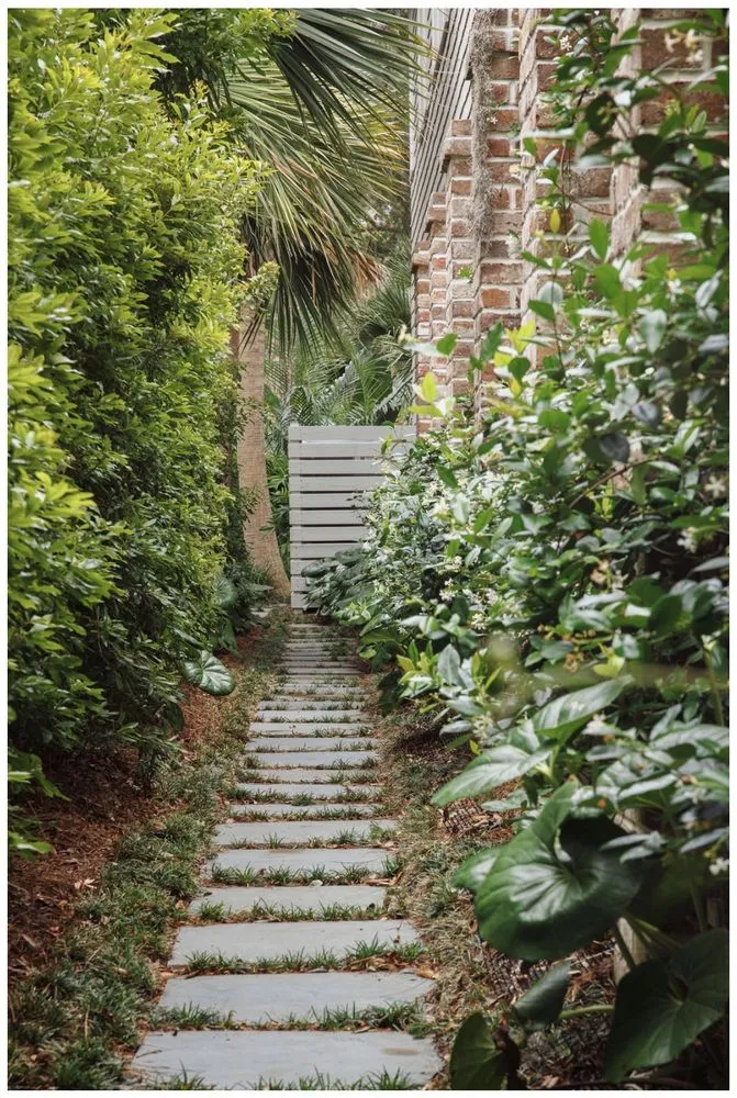 Reliable garden landscaping in Jacksonville Beach, FL by Serenoa Landscape Design