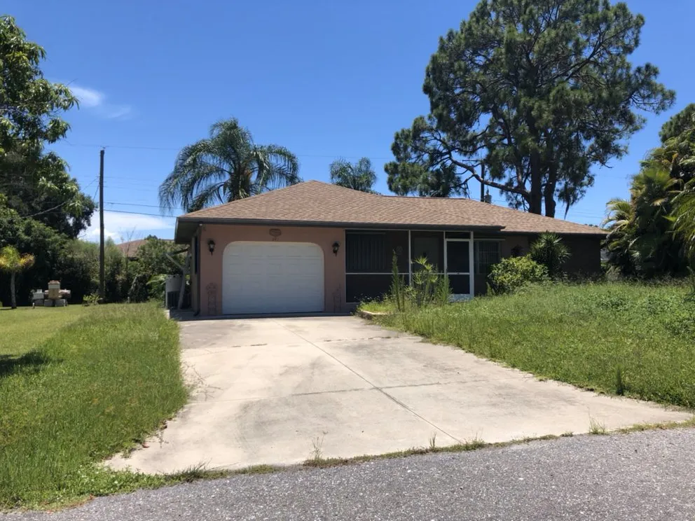 Custom garden landscaping near you in Venice, FL by Sergi Home Improvement