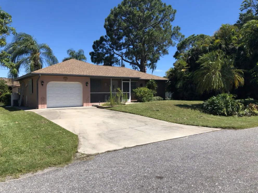 Expert yard cleanup service in Venice, FL - Sergi Home Improvement