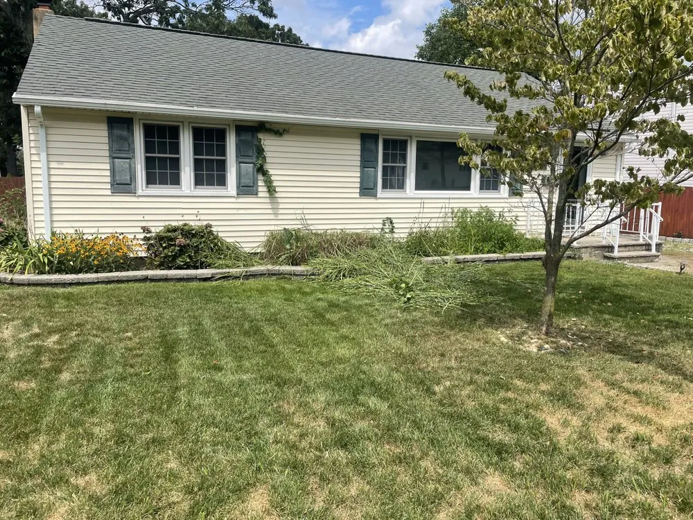 Custom garden landscaping in Toms River, NJ by Sergio Díaz Landscaping