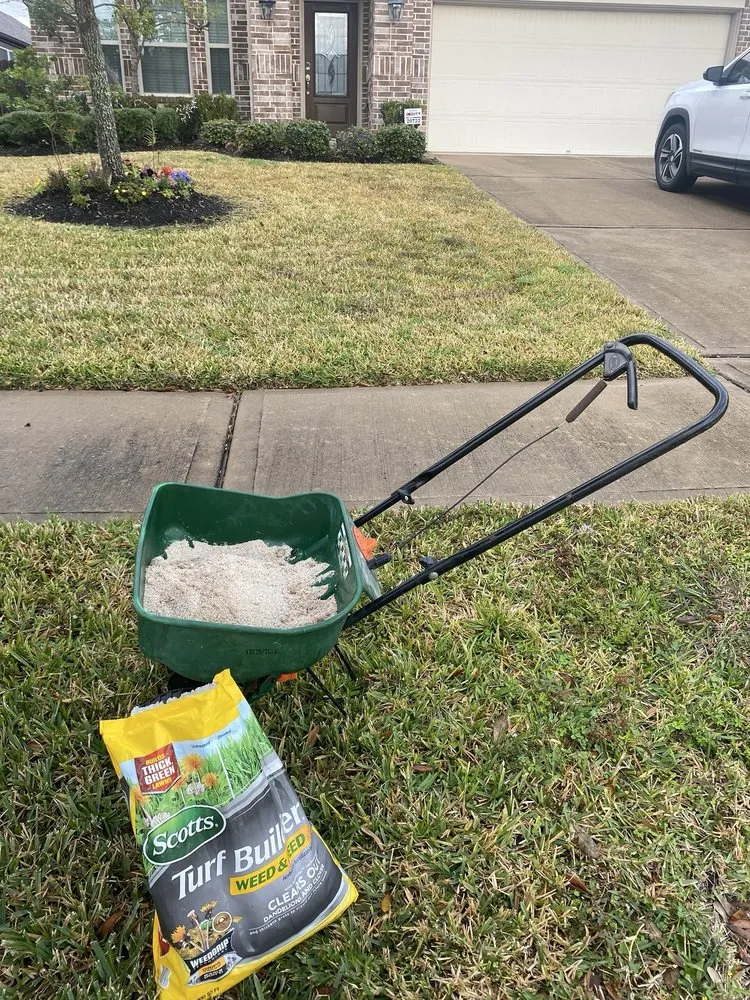 Professional landscaping services experts serving Houston, TX - Sergio Díaz Lawn Service